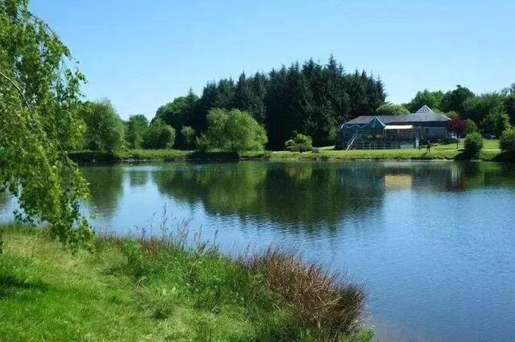 Location de vacances pour 5 personnes, avec terrasse et piscine, animaux acceptés à Merdrignac - 2