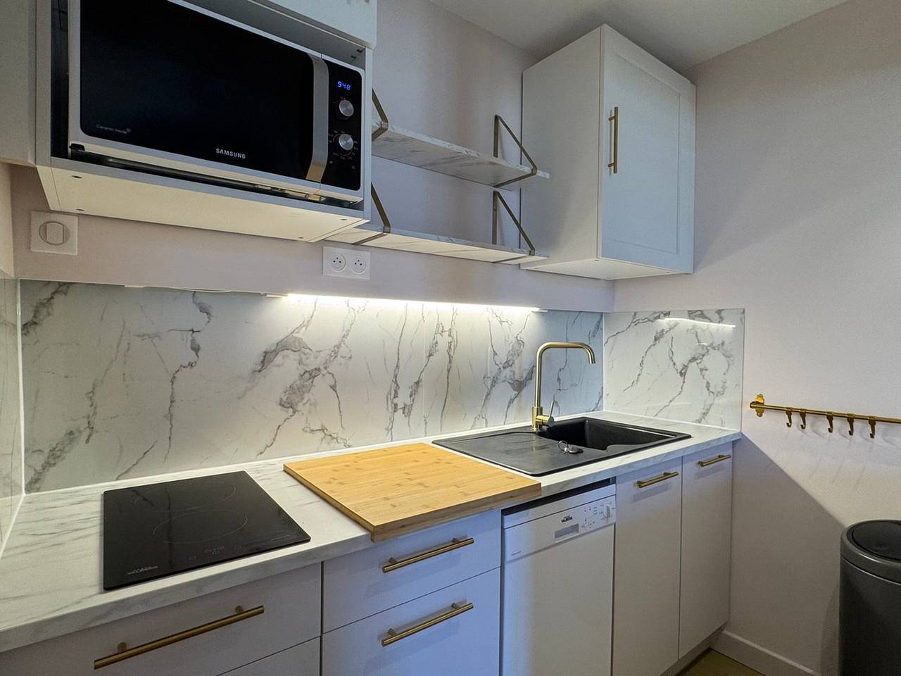 Apartamento entero, Rénovation 2025 : T1 bis dans ancien palace Art Déco, animaux admis in Aix-les-Bains, Chambéry region