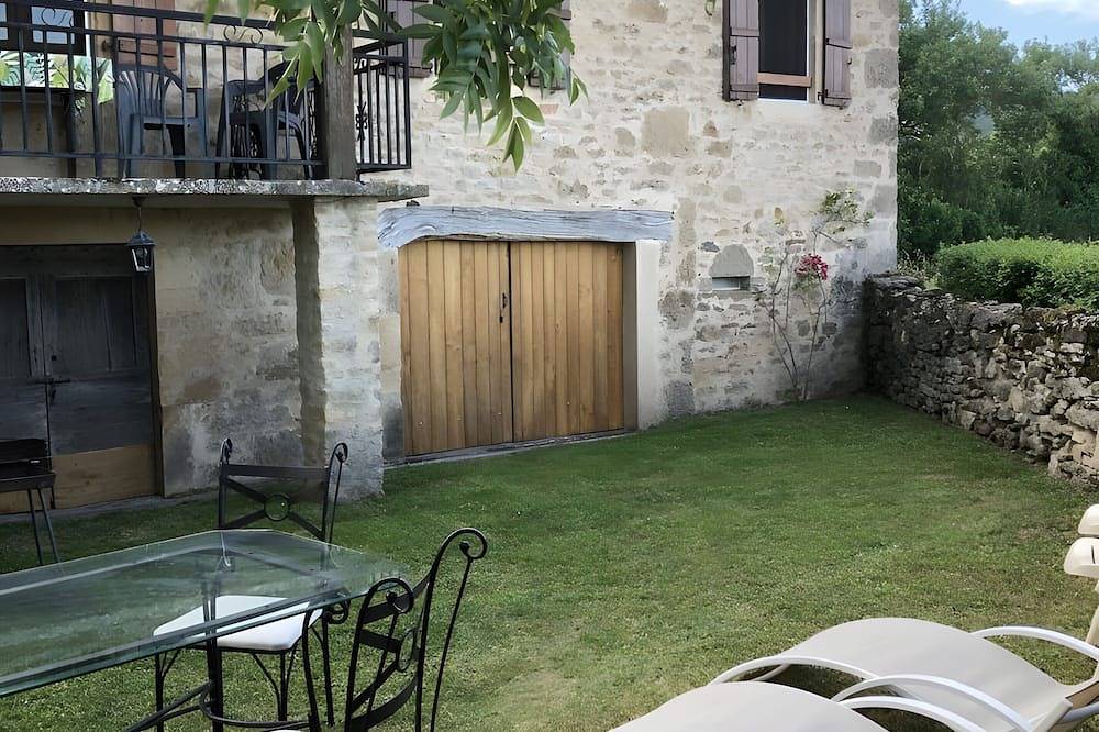Gîte Du Cayrou : terrasse privée, jardin, Wi-Fi, idéal famille à Bournazel in Bournazel, Aveyron