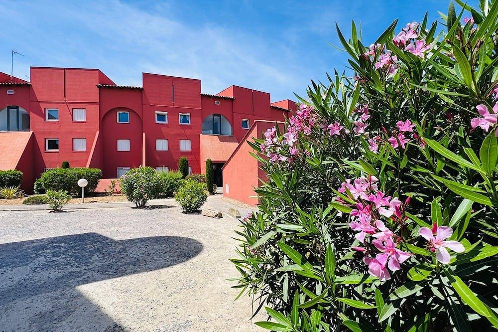 Entire apartment, The Patio of Santa Monica in Pérols, Côte d'Améthyste