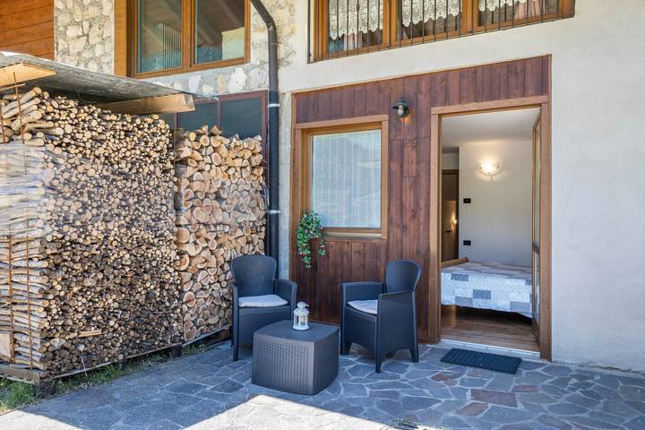 Entire apartment, Holiday Apartment "Agritur Piazera Con Terrazzo" with Mountain View in Ronzo-Chienis, Garda Mountains
