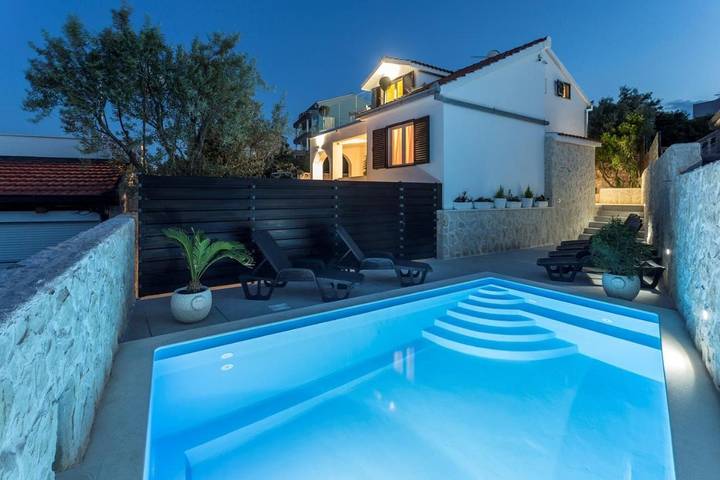 Villa pour 9 personnes, avec jardin et piscine, animaux acceptés à Sevid