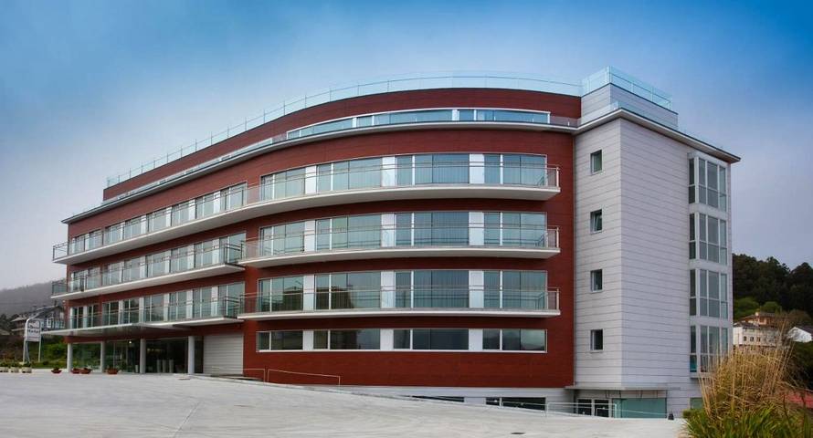 Station pour 10 personnes, avec sauna ainsi que terrasse et jacuzzi à Viveiro - 4
