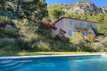Cottage pour 9 personnes, avec balcon et jardin, animaux acceptés à Vauvenargues
