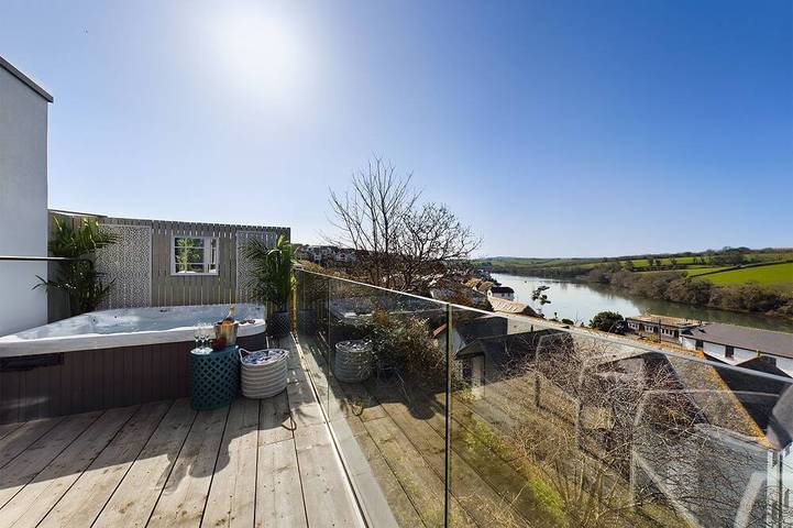 Cottage for 4 people, with hot tub and balcony in Kingsbridge