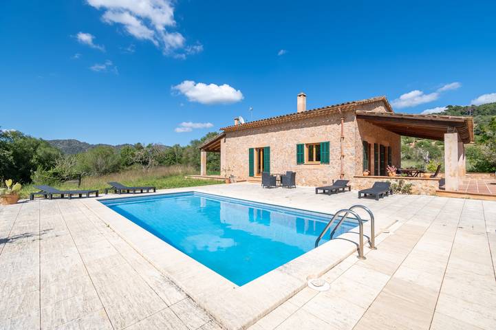 Finca 'Can Mandai' with Mountain Views, Wi-Fi, and Air Conditioning in Sant Llorenç des Cardassar, Øst Mallorca