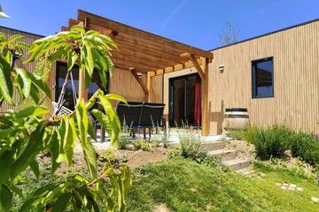 Gîte pour 4 personnes, avec jardin à Arsène d'Arsonval