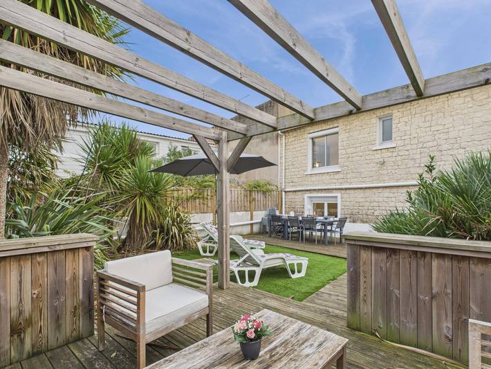 Location de vacances pour 10 personnes, avec terrasse et jardin dans Office De Tourisme De La Tranche Sur Mer