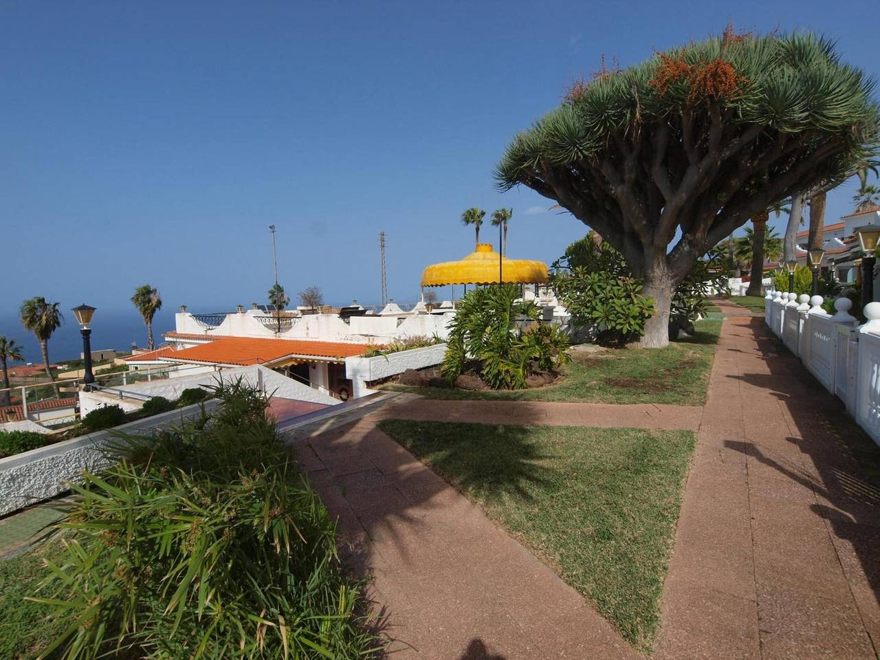 Vakantieappartement 'Blue Horizon' met Zeezicht, Gedeeld Zwembad en Wi-Fi, foto 13