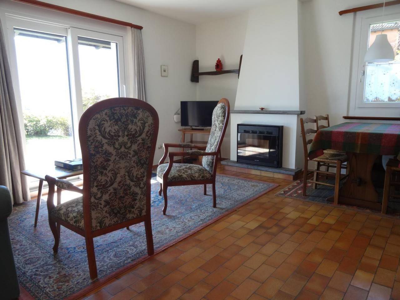 Öko-Haus C mit Gartenpool und herrlichem Seeblick in Minusio, Tessiner Alpen