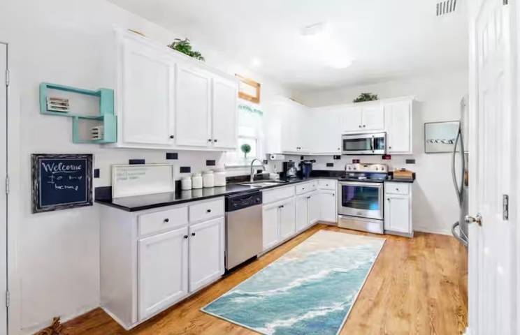 White Sands Beach House Sleeps 10 with Pool in Gulf Highlands (Alabama), Fort Morgan