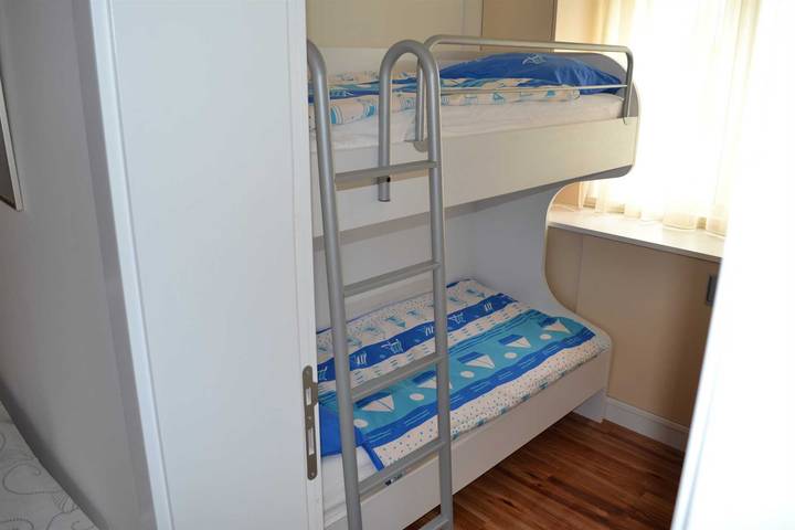Ganze Wohnung, Family-Friendly Apartment Dario S. Walk to Beach, Srima in Srima, Šibenik-Knin