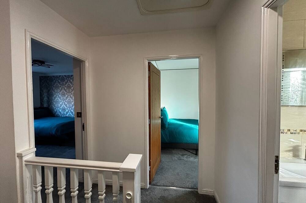Ganze Wohnung, Semi Detached City Retreat - Jacuzzi - Pool Table - Driveway Parking in Cardiff, Cardiff und Umgebung