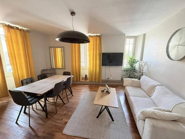 Gîte pour 6 personnes, avec Balcon ainsi que Terrasse et Vue dans Office De Tourisme De Villefranche De Rouergue