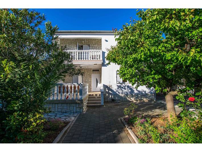 Ganze Ferienwohnung, Ferienwohnung mit Klimaanlage und Terrasse in Starigrad, Zadar
