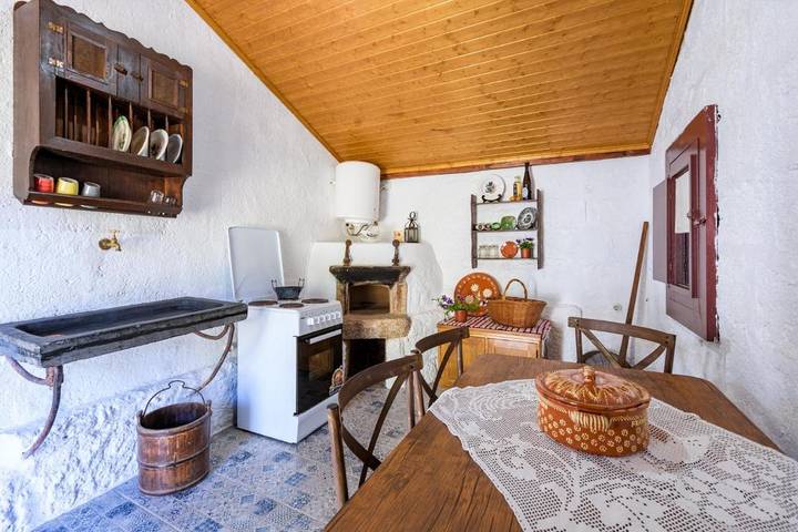 Casa rural para 4 personas, con jardín además de piscina y vistas, Se admiten mascotas en Distrito de Braga - 2