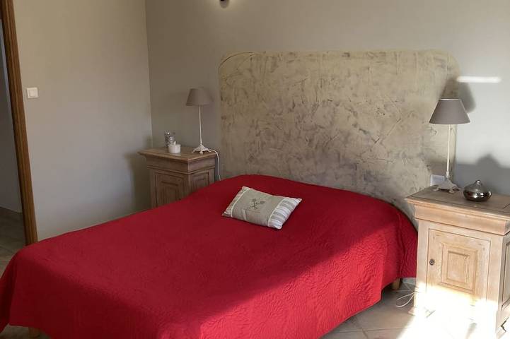 Location de vacances pour 2 personnes, avec terrasse et jardin à Robion - 2