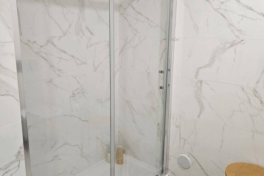 Apartamento entero, Me&You Apartment in Sesimbra , 300 mts from the beach with free parking. in Praia do Ouro, Sesimbra