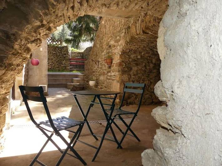 Gîte pour 5 personnes, avec terrasse ainsi que jardin et piscine à Gravières