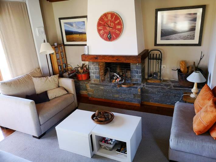 Apartamento vacacional entero, Dúplex 3 hab. Piscina, Chimenea, Vistas, Secadora y Wifi in DAS (desambiguación), Pirineo Catalan