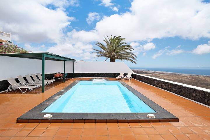 Apartamento entero, Apartamento "La Vega de Lanzarote 4" con vistas al mar, piscina y Wi-Fi in Tías, Lanzarote