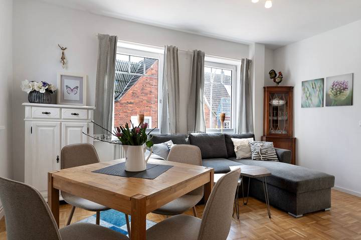 Entire apartment, Holiday Apartment 'Tu Huus' with Private Garden and Wi-Fi in Wesselburen, Dithmarschen