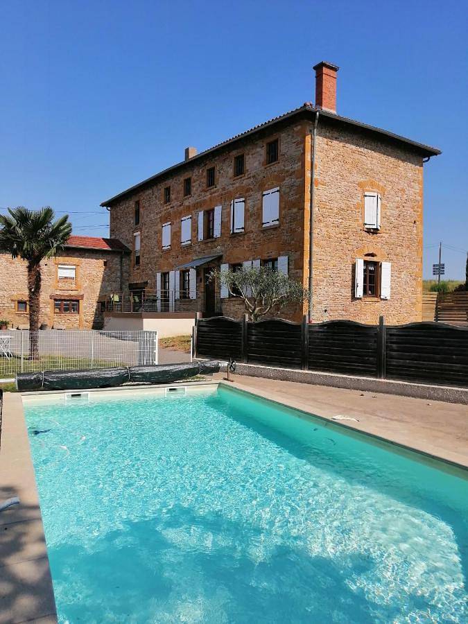 Location de vacances pour 8 personnes, avec piscine ainsi que jardin et terrasse à Saint-Germain-Nuelles - 2