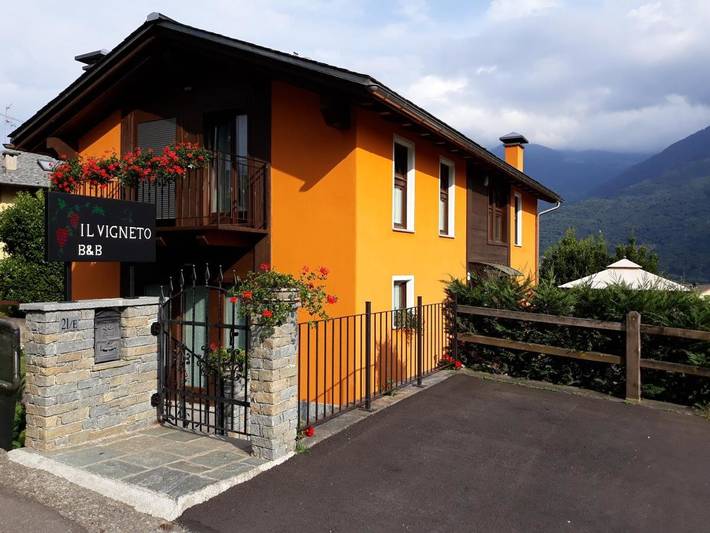 B&B für 4 Personen, mit Terrasse und Garten sowie Ausblick in Bergell