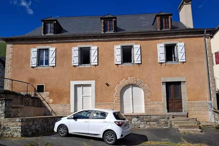 Location de vacances pour 8 personnes, avec vue ainsi que terrasse et jardin à Lescun - 4