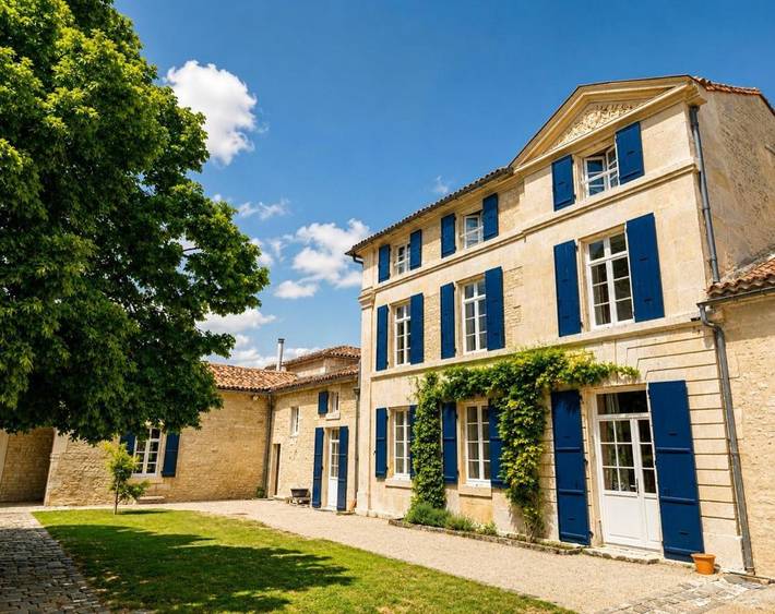 Chambre d’hôte pour 2 personnes, avec terrasse et piscine ainsi que jardin et vue à Julienne