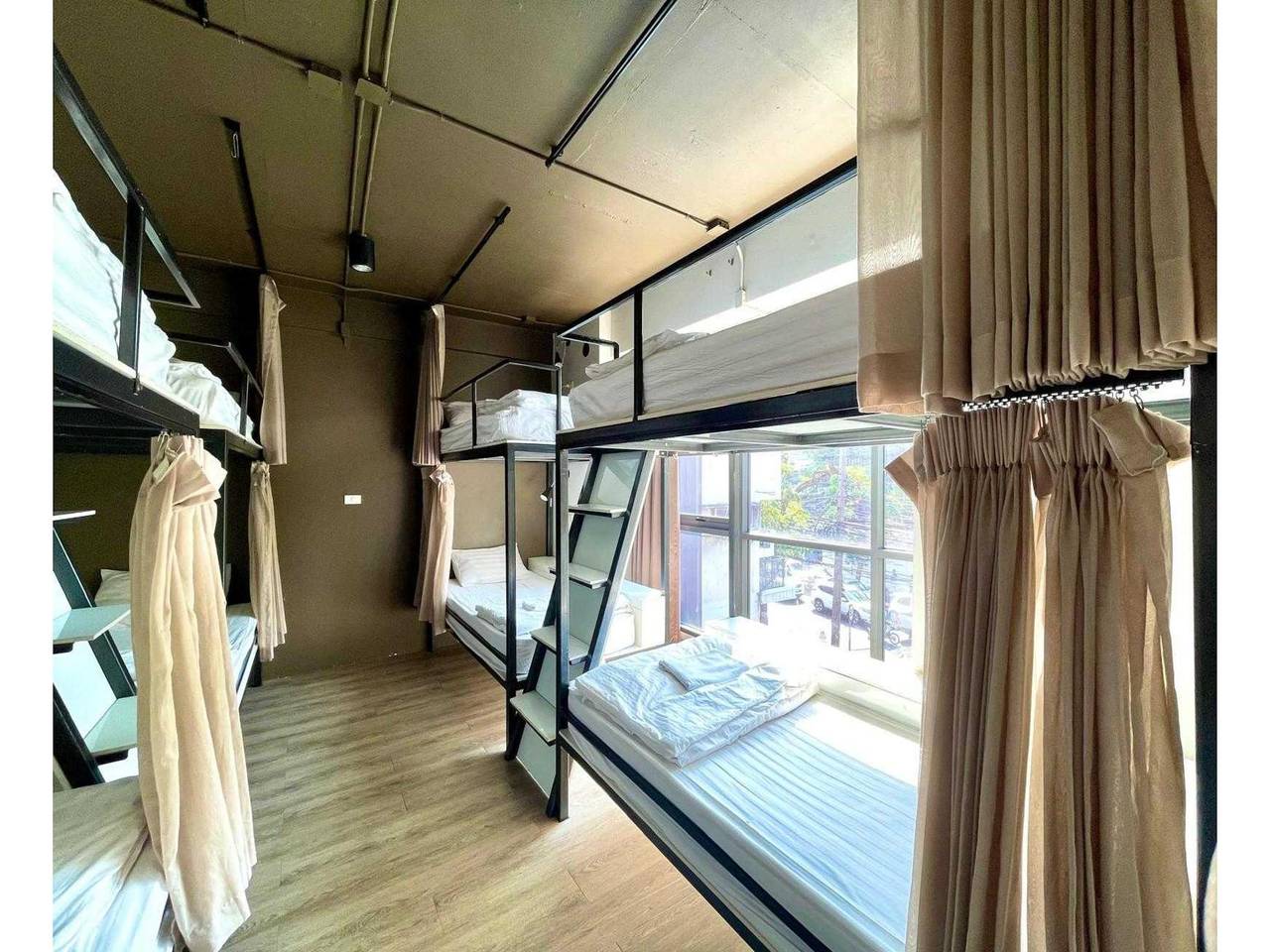 Dormitorio mixto moderno | Comodidad y presupuesto in Bangkok, Tailandia