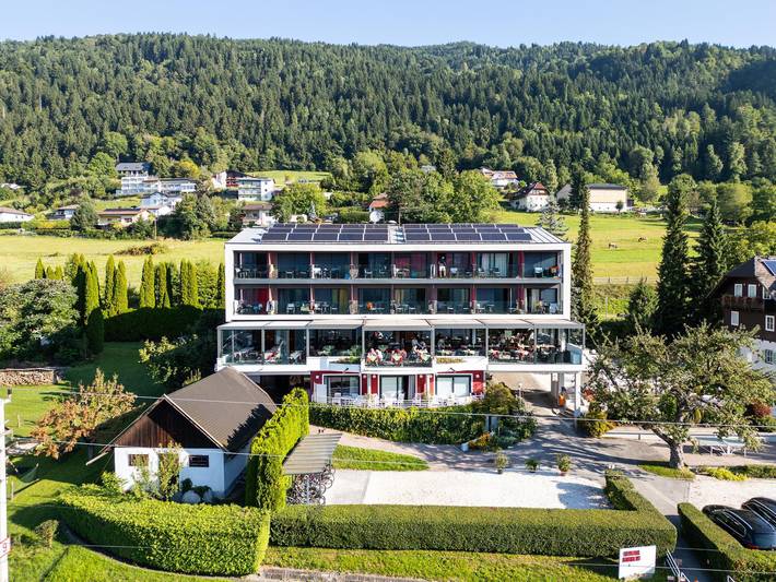 Ferienwohnung für 4 Personen, mit Terrasse und Garten sowie Sauna und Seeblick