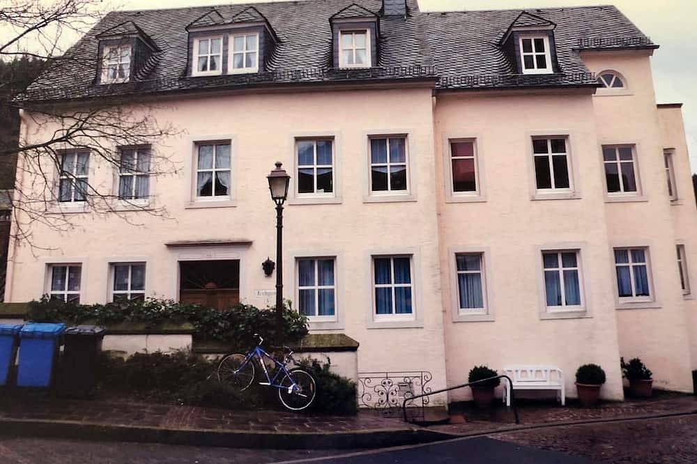 Ganze Wohnung, Fewo Südeifel - 2-Bett-Ferienwohnung, Dusche/Wc bis 4 Pers. in Neuerburg, Eifelkreis Bitburg-Prüm