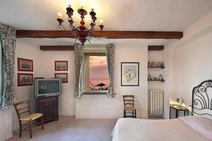 Villa Silara: A characteristic and welcoming three-story villa which faces the sun and the sea, with Free Wi-Fi. in Spiaggia nera (Maratea), Maratea
