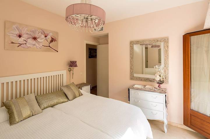Apartamento entero, Santa Cruz. 3 dormitorios, 2 baños in Casco Antiguo, Sevilla