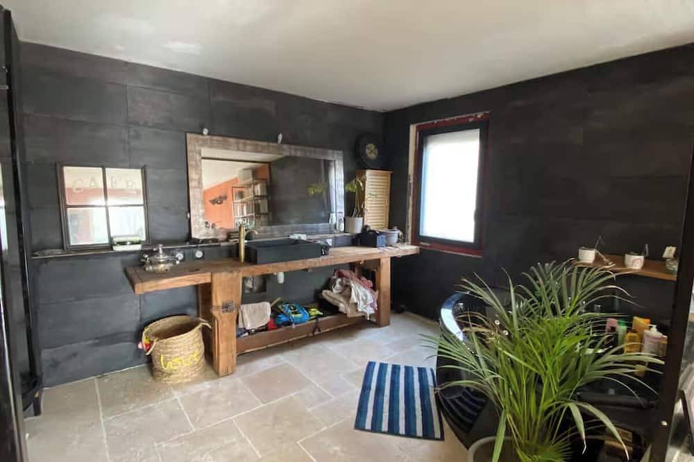Maison d'architecte, paisible, dans la forêt de Fontainebleau et ses blocs in Samois-sur-Seine, Seine-et-Marne