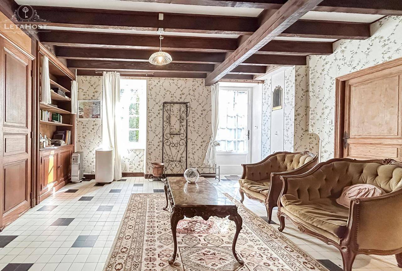 Five-Bedroom House in Soupex, Région de Carcassonne