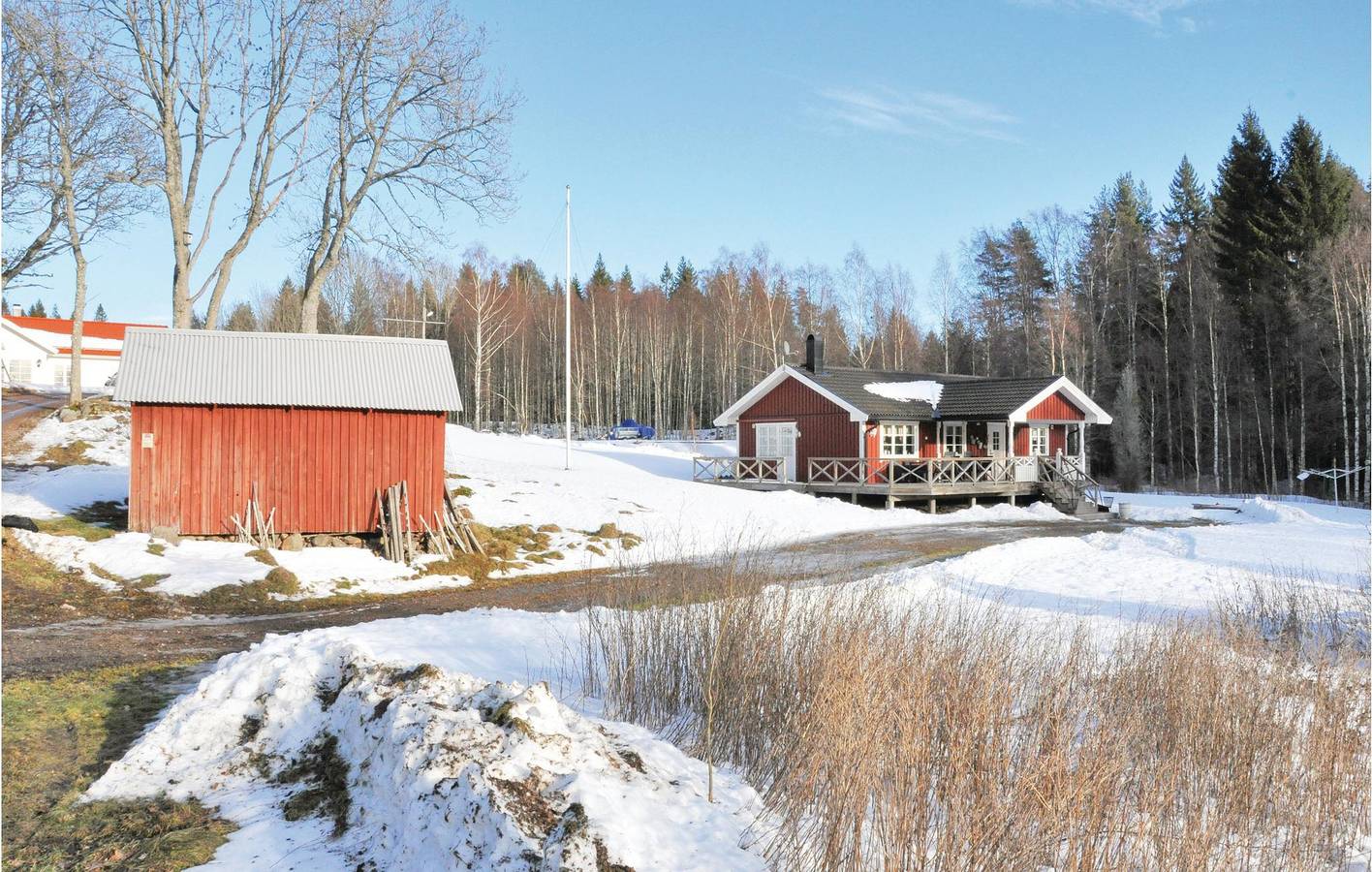 Hus för 6 Personer med trädgård in Vänern
