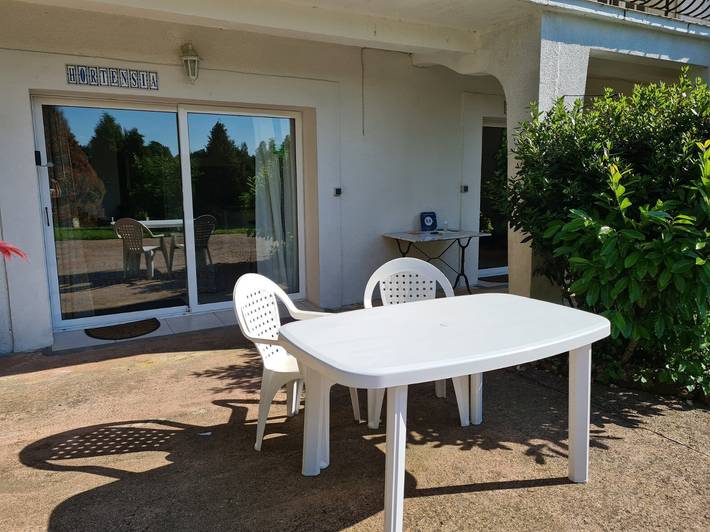 Hel enrumslägenhet, Studio "Les Iris - Hortensia" with Shared Terrace, Garden, and Wi-Fi in Monthou-sur-Cher, Sologne
