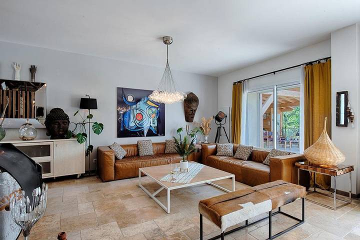Location de vacances pour 9 personnes, avec Terrasse et Jardin ainsi que Piscine et Vue à Vézeronce-Curtin - 2