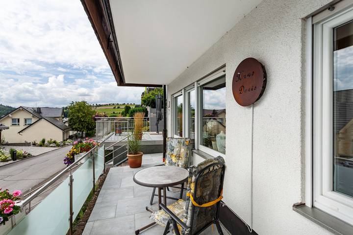 Geheel appartement, Appartement 'Ferienhaus Doris' met Uitzicht op de Bergen, Privéterras en Wifi in Usseln, Willingen