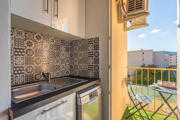 Gîte pour 4 personnes, avec balcon dans Plage La Favière - 3