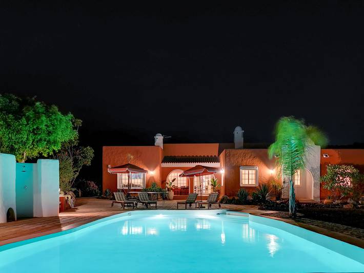 Casa rural para 10 personas, con sauna y jardín además de jacuzzi y terraza en Granadilla de Abona