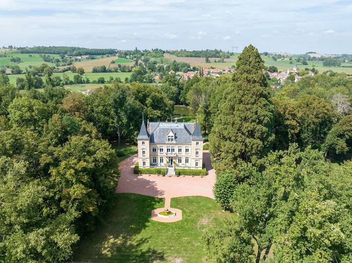 Château pour 12 personnes, avec terrasse et jardin dans Allier