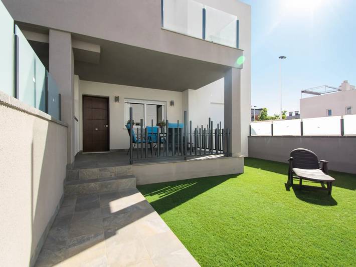 Villa for 4 people, with terrace and pool in Torrevieja