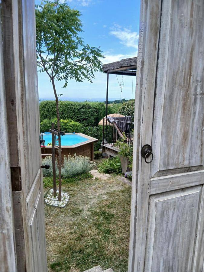 Location de vacances pour 2 personnes, avec Terrasse et Jardin ainsi que Piscine et Vue à Blauvac