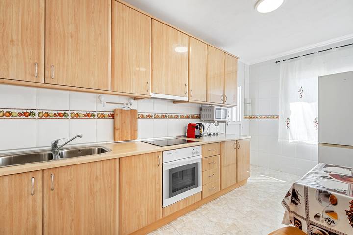 Hel lejlighed, Apartment 'Las Calas Vistas al Mar D' with Shared Pool, Private Terrace and Wi-Fi in Las Calas, Torrevieja