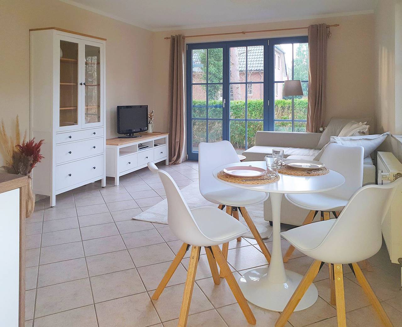 Ganze Wohnung, Ferienwohnung für 2P + K in ruhiger Lage, Parkplatz, Wlan, Terrasse, Strandkorb in Prerow, Fischland - Darß - Zingst