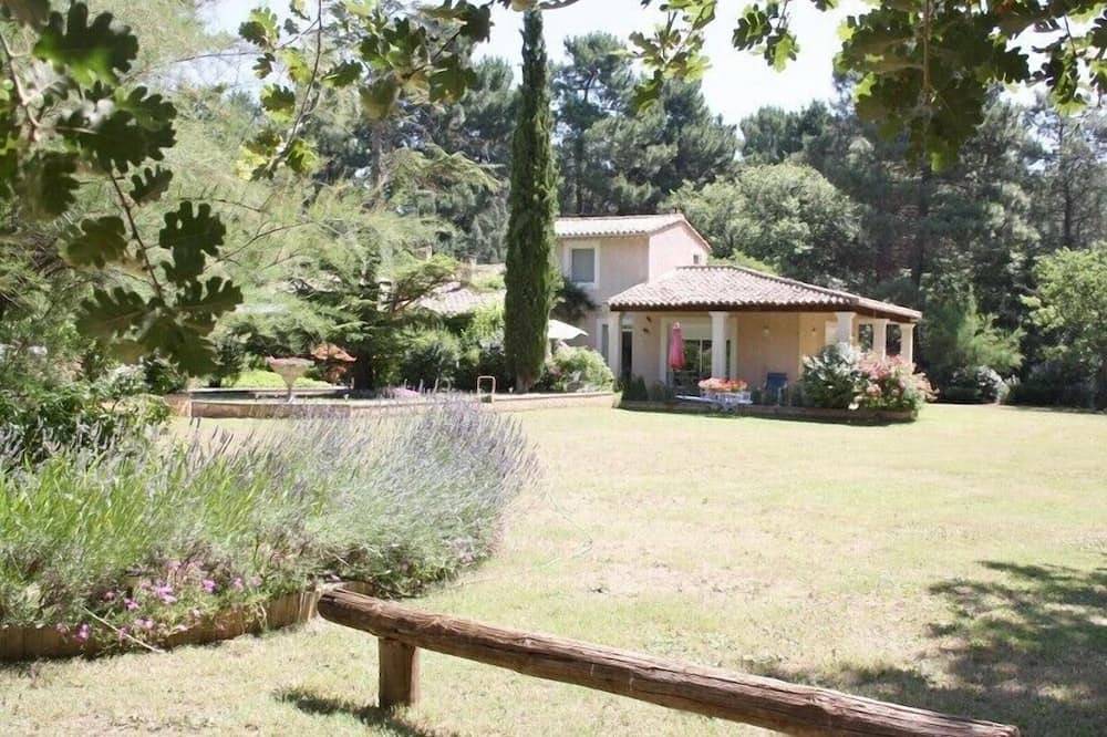 Ferienhaus mit Pool in Roussillon in Roussillon, Regionaler Naturpark Luberon