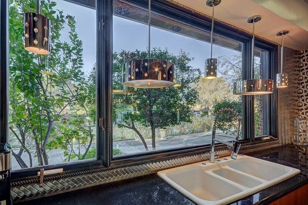 1,3 Mile To Strip & D. Stadt Nicholas Cage Ehemalig Resedency Gated Estate in Las Vegas, Nevada